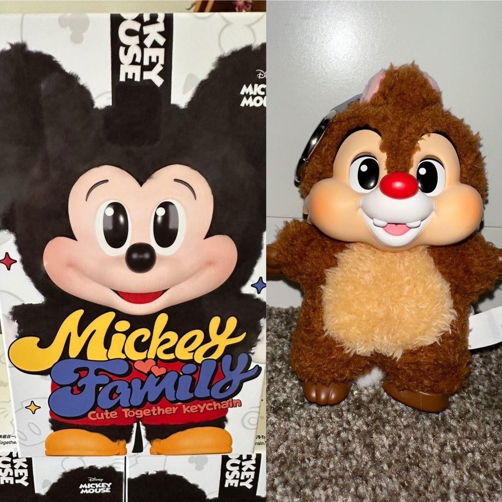 Mickey Family Cute Together Series DALE Keychain 
New in box-unopened